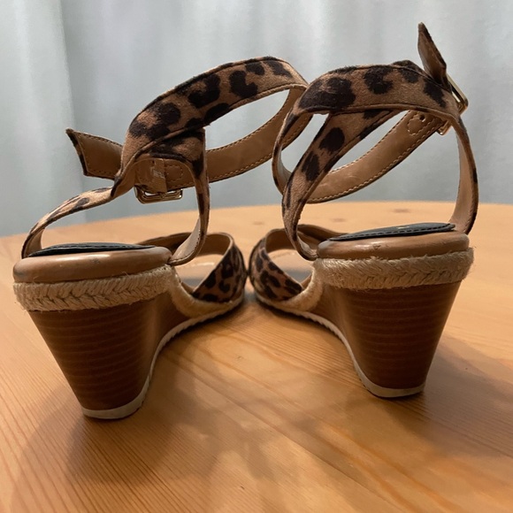 Kelly & Katie Cheetah Wedge Ankle
Strap Heel Size 8 - Picture 10 of 16